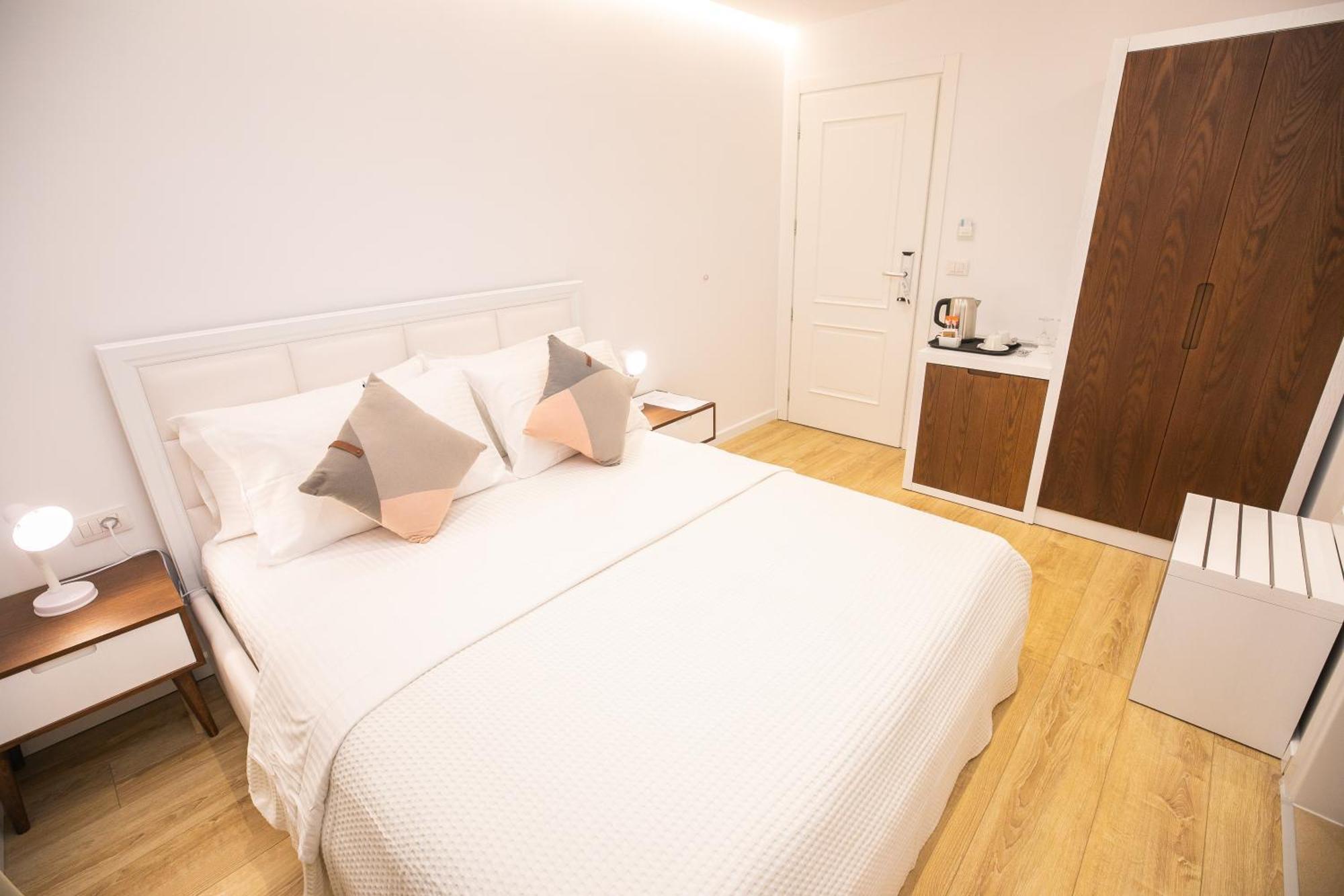 טיראנה Hotel Elior מראה חיצוני תמונה