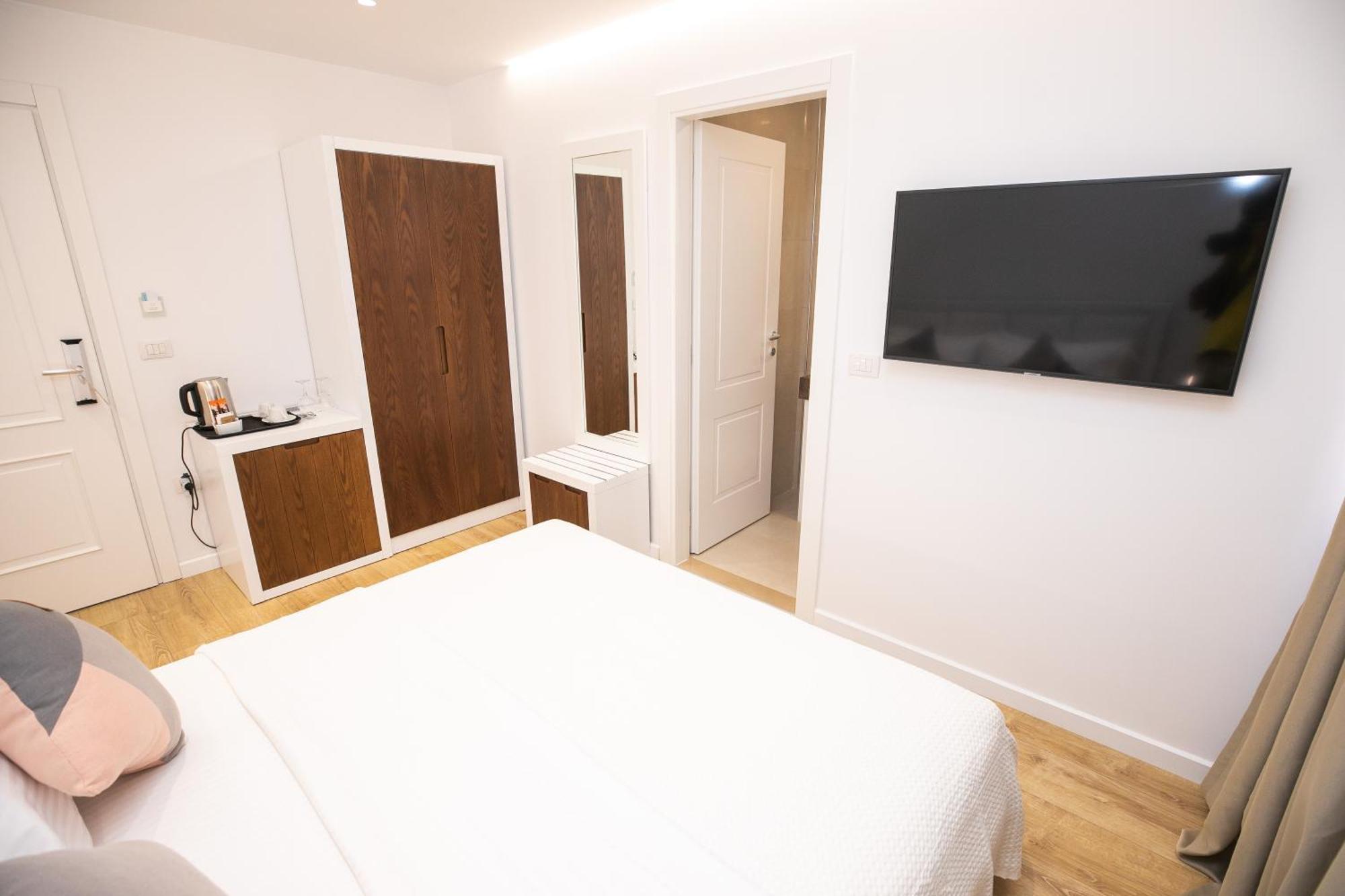 טיראנה Hotel Elior מראה חיצוני תמונה