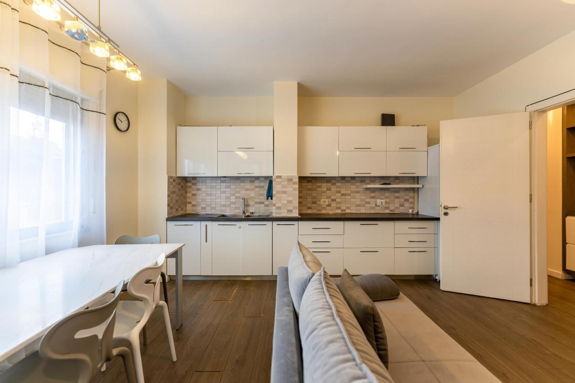 טיראנה Hotel Elior מראה חיצוני תמונה